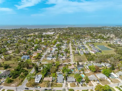 711 Bayshore Drive Tarpon Springs FL 34689