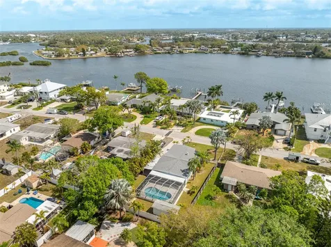 711 Bayshore Drive Tarpon Springs FL 34689