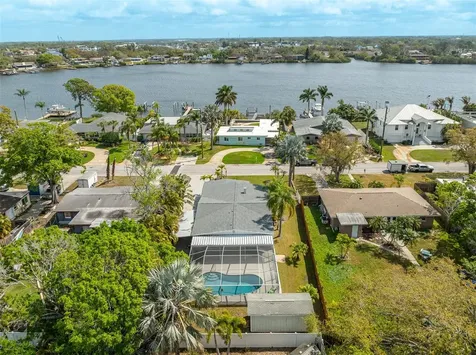 711 Bayshore Drive Tarpon Springs FL 34689