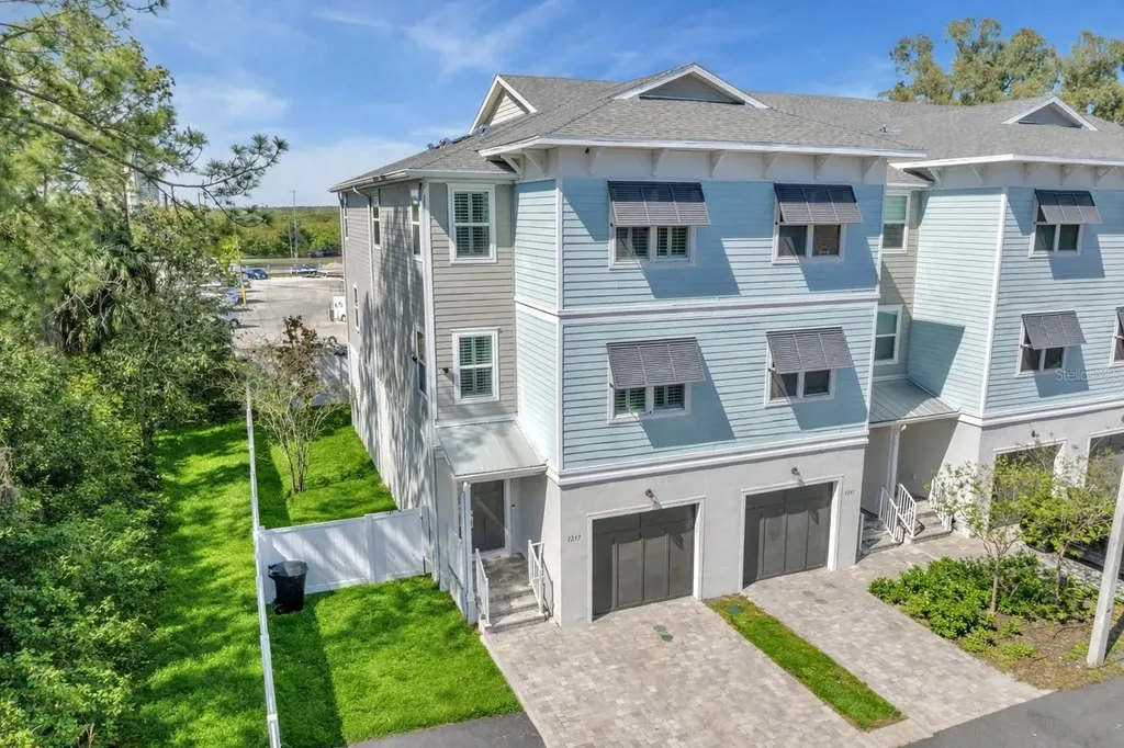 1237 Savona Drive NE St Petersburg FL 33702