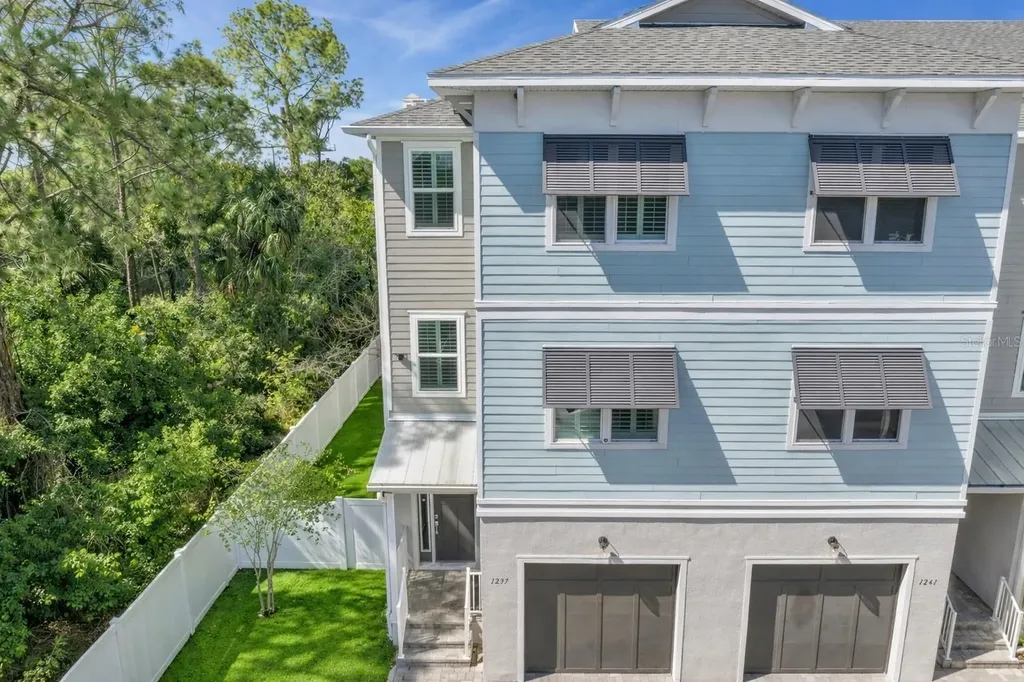 1237 Savona Drive NE St Petersburg FL 33702