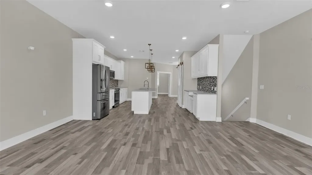 1237 Savona Drive NE St Petersburg FL 33702