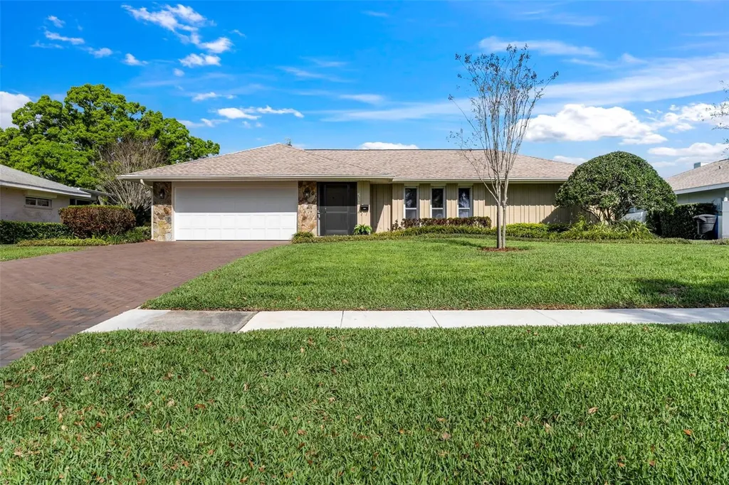511 Riviera Bay Drive NE St Petersburg FL 33702