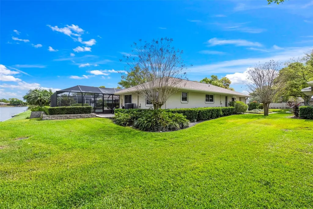 511 Riviera Bay Drive NE St Petersburg FL 33702