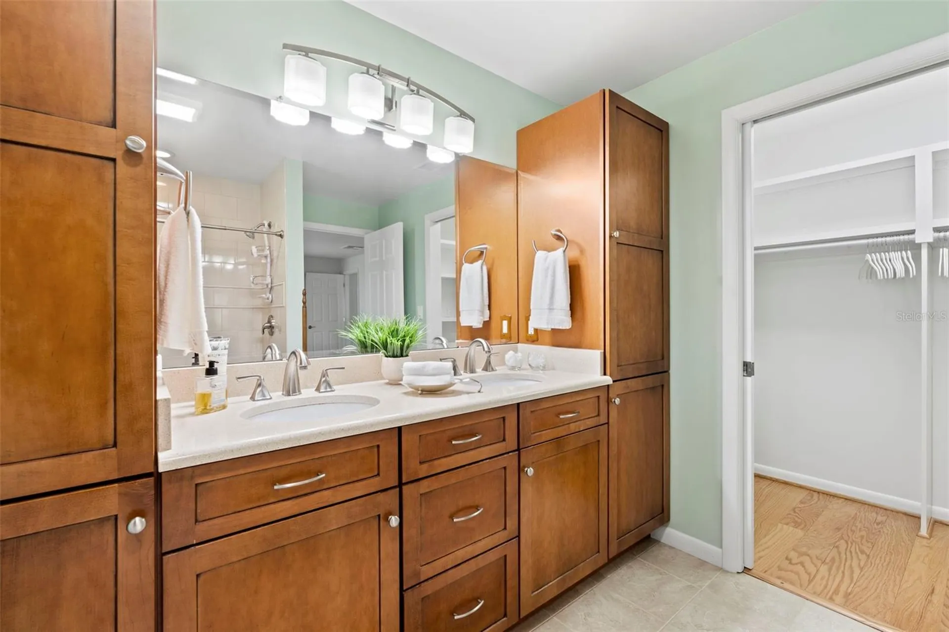 511 Riviera Bay Drive NE St Petersburg FL 33702