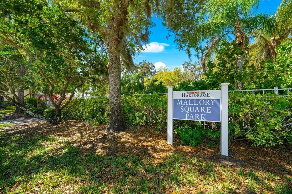 5637 Whitehead Street Bradenton FL 34203