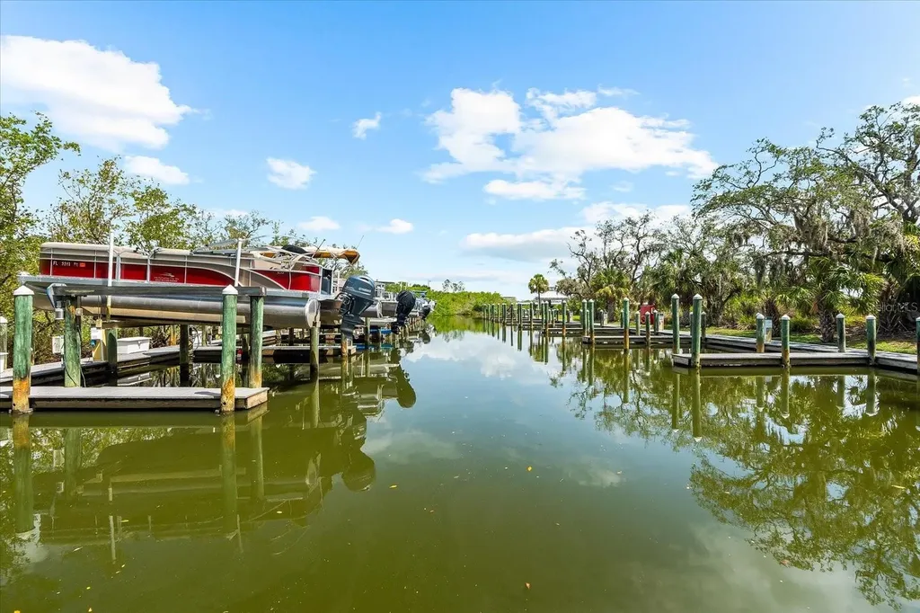 5637 Whitehead Street Bradenton FL 34203
