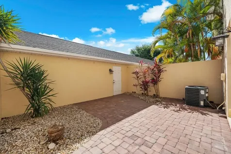 5637 Whitehead Street Bradenton FL 34203