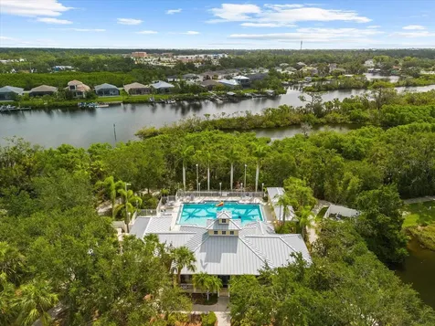 5637 Whitehead Street Bradenton FL 34203