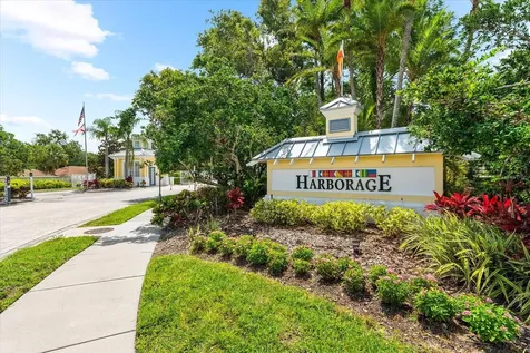 5637 Whitehead Street Bradenton FL 34203