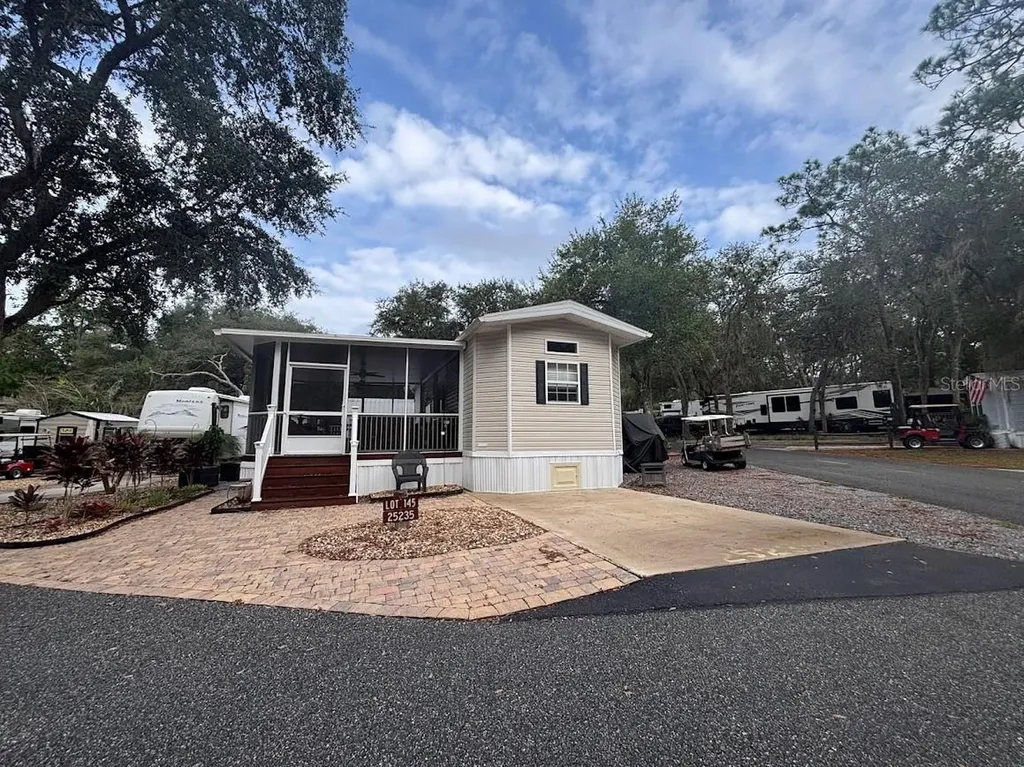 25235 NE 143rd Place Salt Springs FL 32134