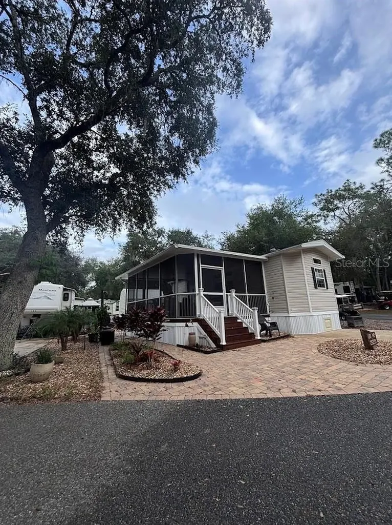 25235 NE 143rd Place Salt Springs FL 32134
