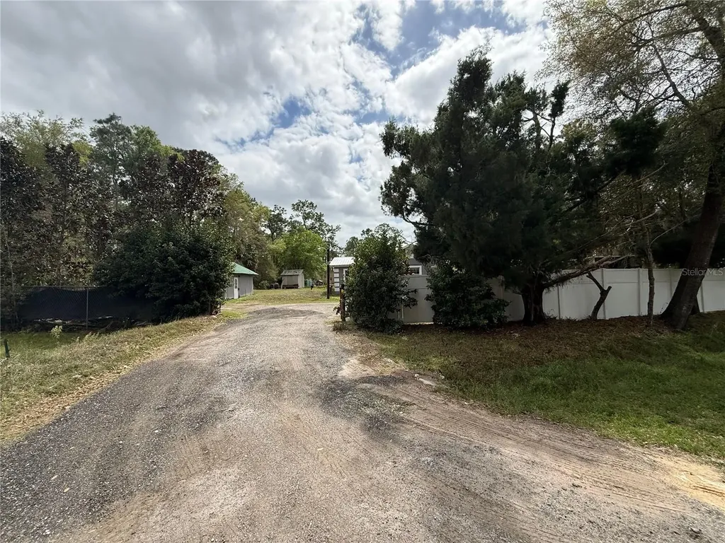 1363 Emporia Road Pierson FL 32180