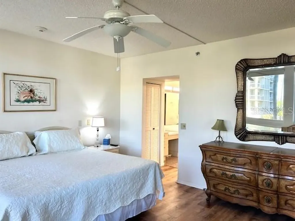 1095 Gulf Of Mexico Drive Longboat Key FL 34228