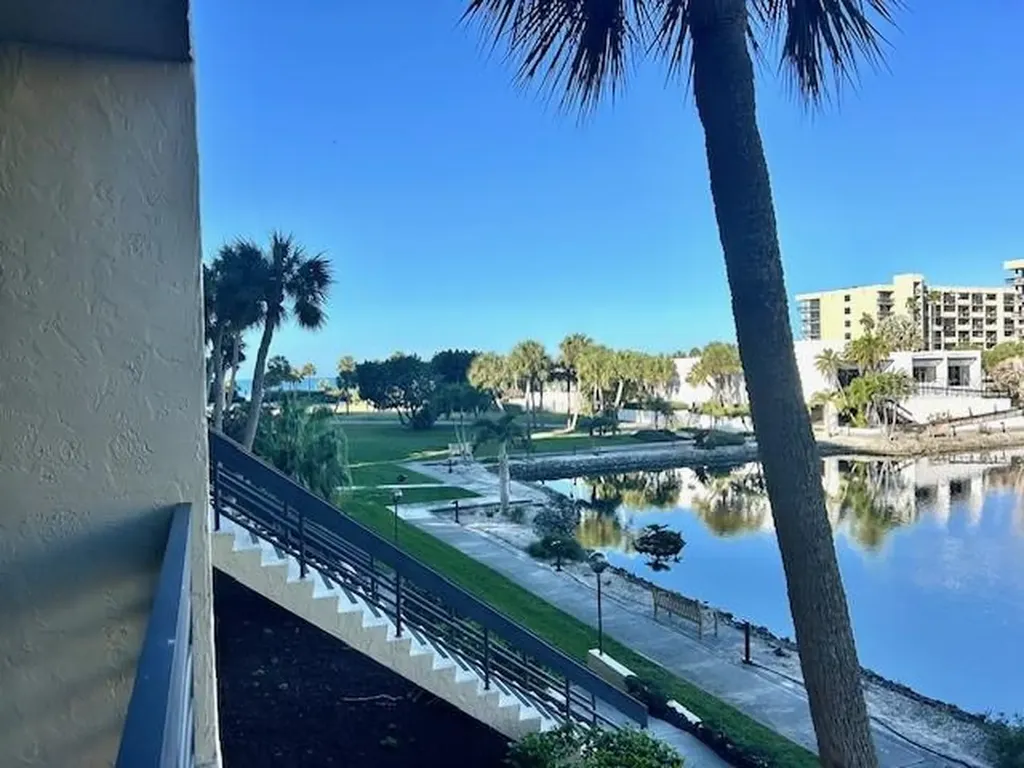 1095 Gulf Of Mexico Drive Longboat Key FL 34228