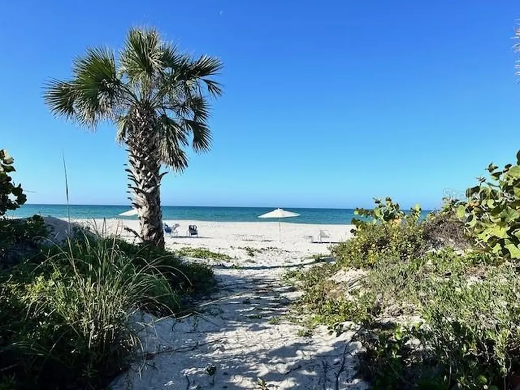 1095 Gulf Of Mexico Drive Longboat Key FL 34228