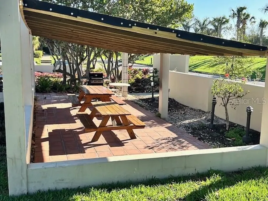 1095 Gulf Of Mexico Drive Longboat Key FL 34228