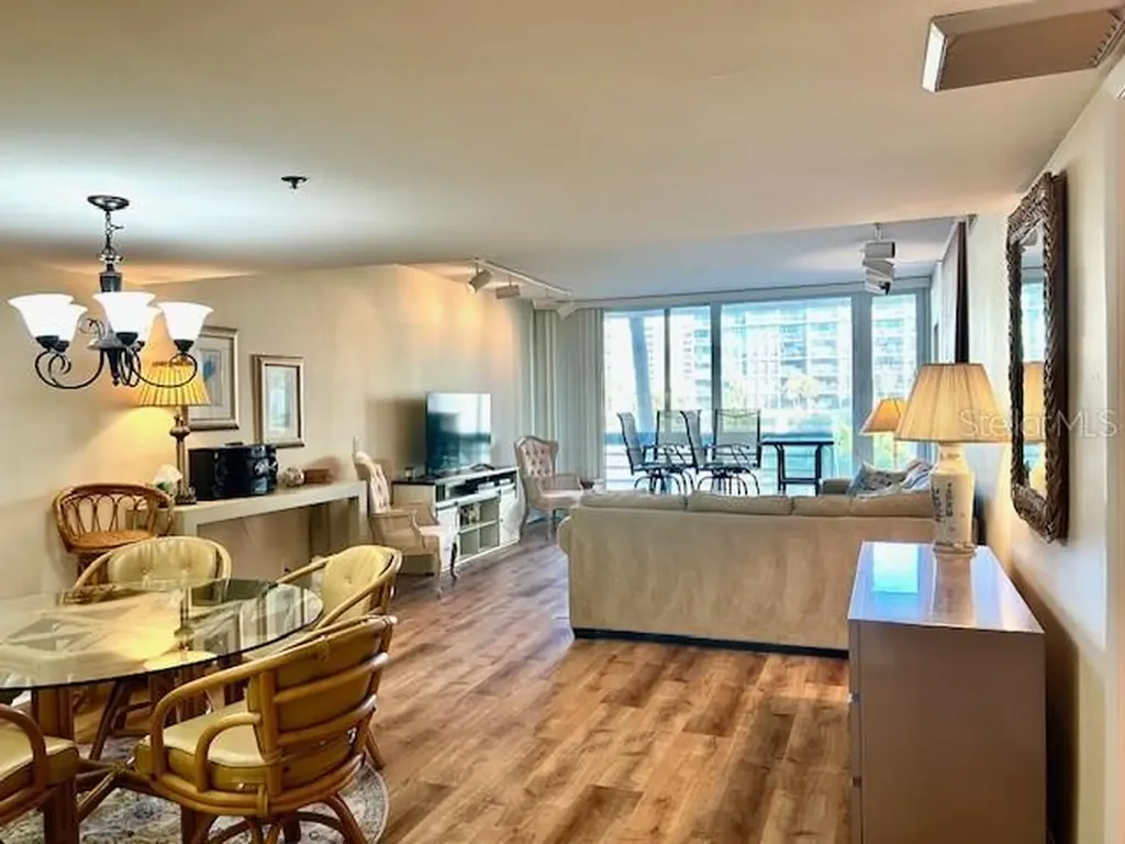 1095 Gulf Of Mexico Drive Longboat Key FL 34228