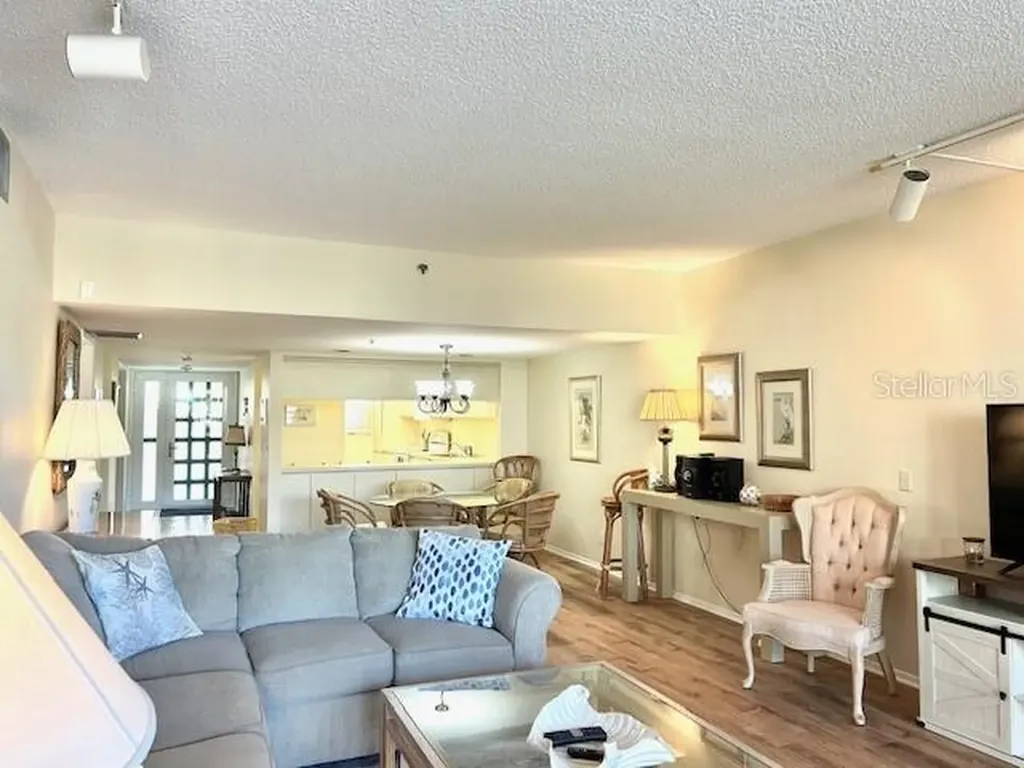 1095 Gulf Of Mexico Drive Longboat Key FL 34228