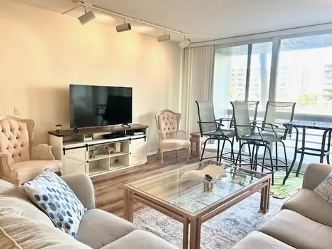 1095 Gulf Of Mexico Drive Longboat Key FL 34228