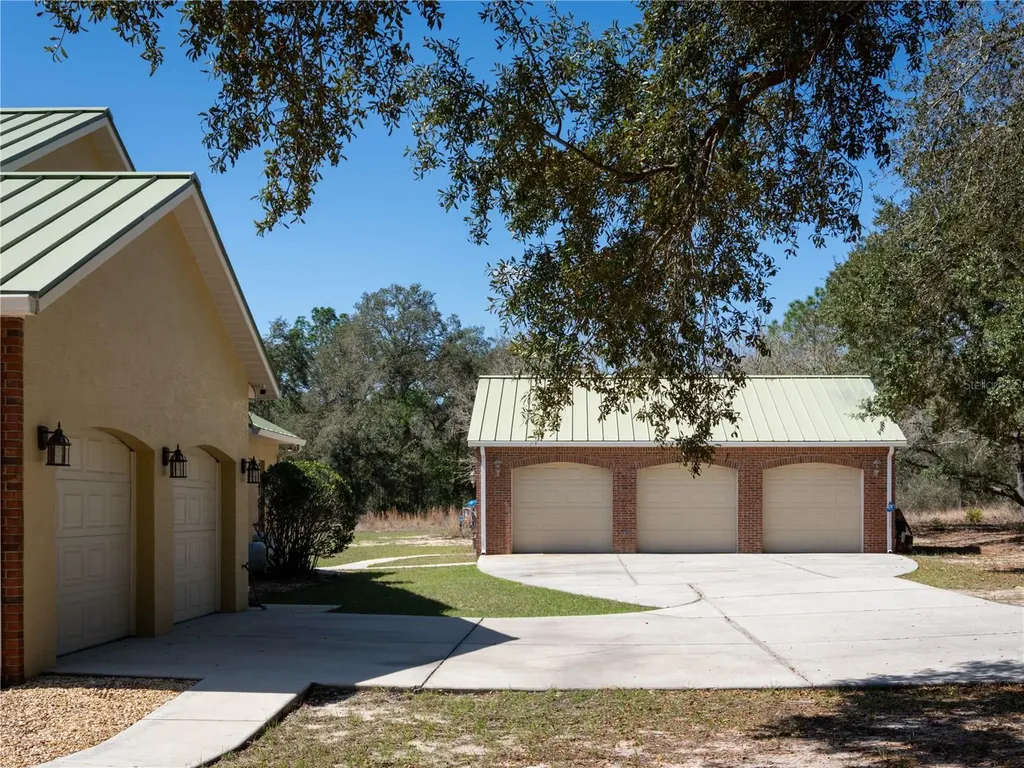14020 SE 106th Street Ocklawaha FL 32179