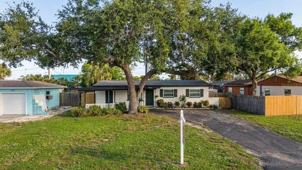 7619 33rd Avenue N St Petersburg FL 33710