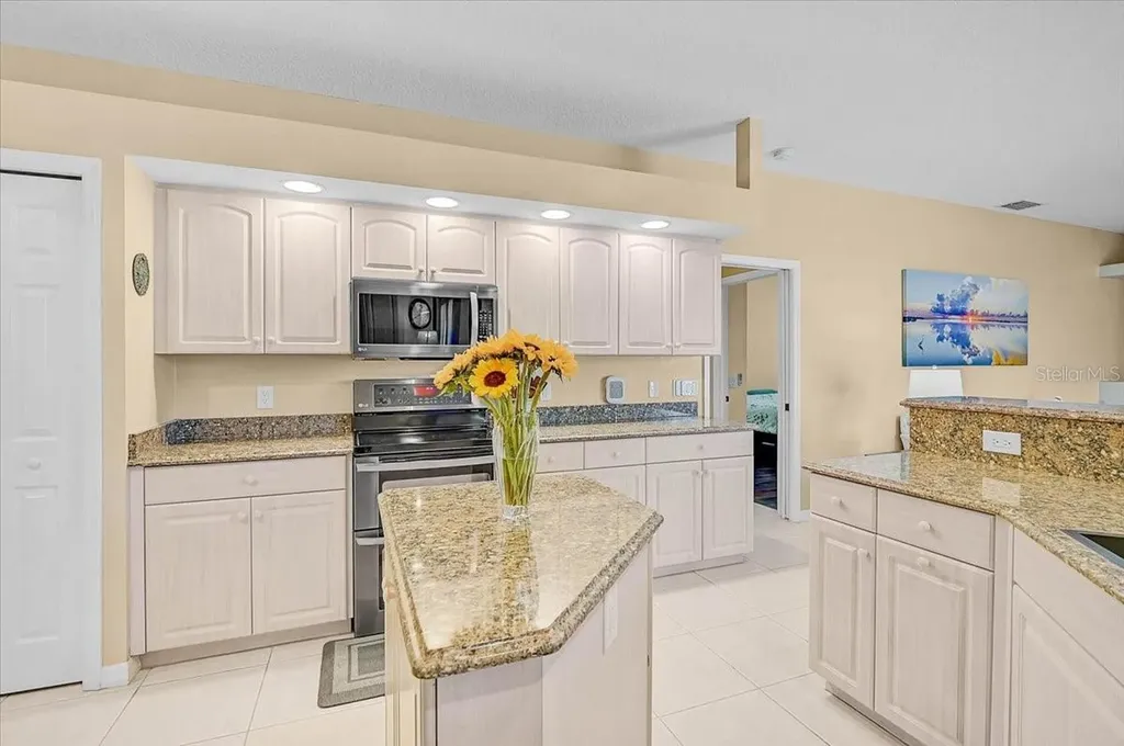 4422 Mcintosh Lake Avenue Sarasota FL 34233