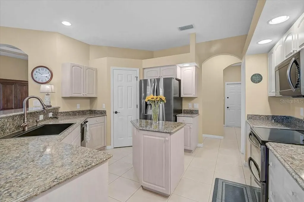 4422 Mcintosh Lake Avenue Sarasota FL 34233