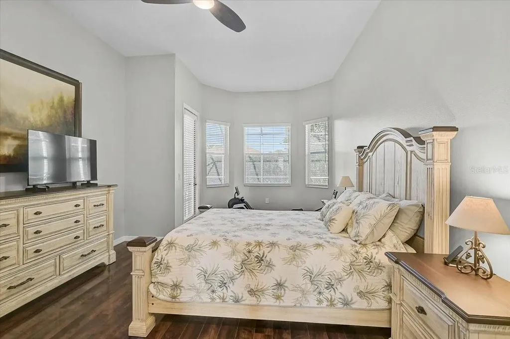 4422 Mcintosh Lake Avenue Sarasota FL 34233