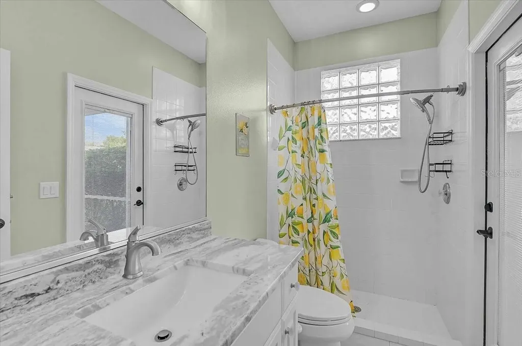 4422 Mcintosh Lake Avenue Sarasota FL 34233