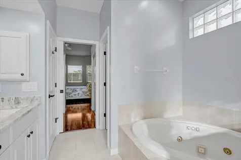 4422 Mcintosh Lake Avenue Sarasota FL 34233