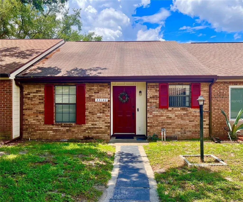 35140 Whispering Oaks Boulevard Dade City FL 33523