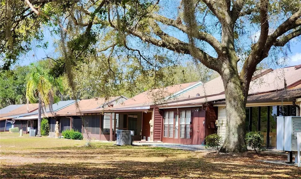 35140 Whispering Oaks Boulevard Dade City FL 33523