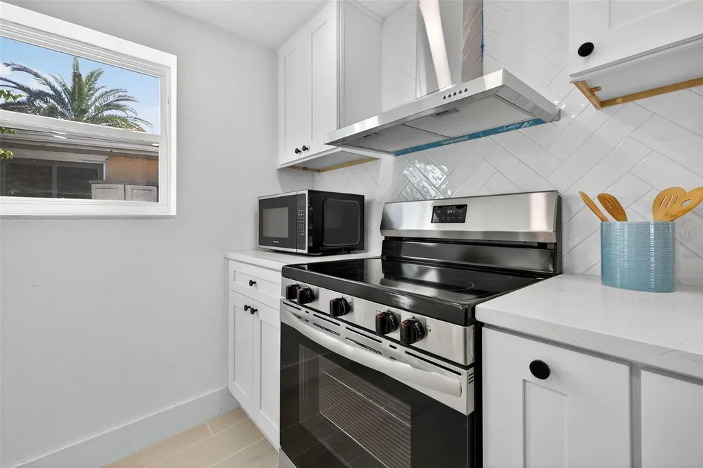 12734 2nd Isle Hudson FL 34667
