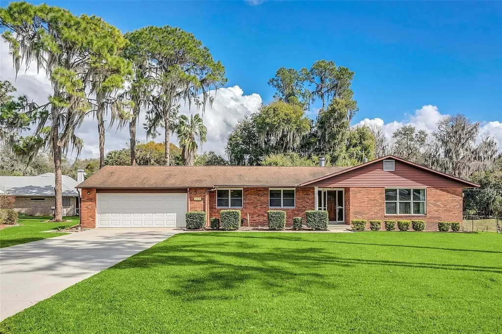 111 Cardinal Lane Eustis FL 32726