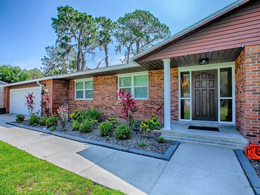 111 Cardinal Lane Eustis FL 32726