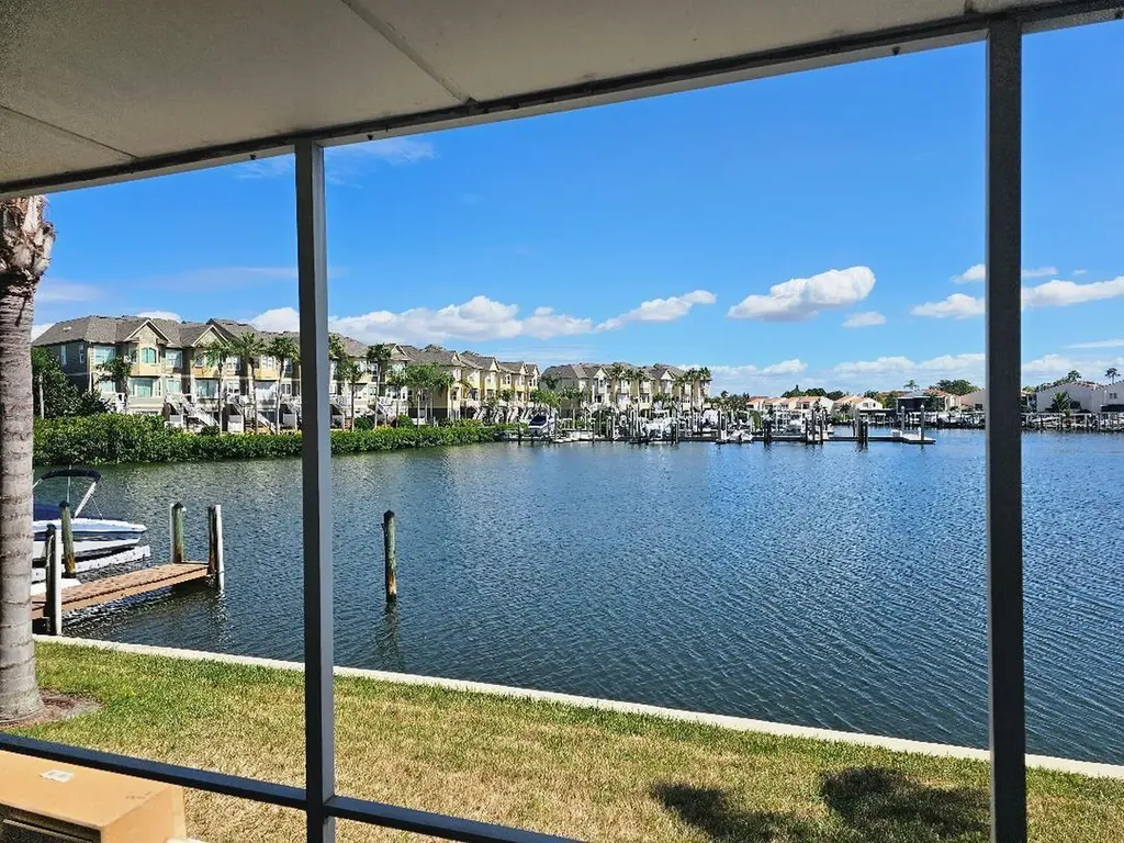 8822 Bay Pointe Drive Tampa FL 33615