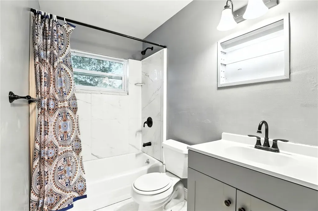 1412 E Voorhis Avenue Deland FL 32724