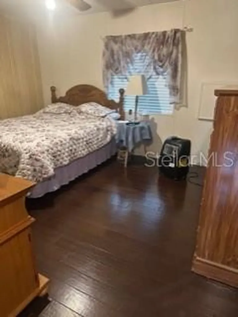 1211 Apache Circle Tavares FL 32778