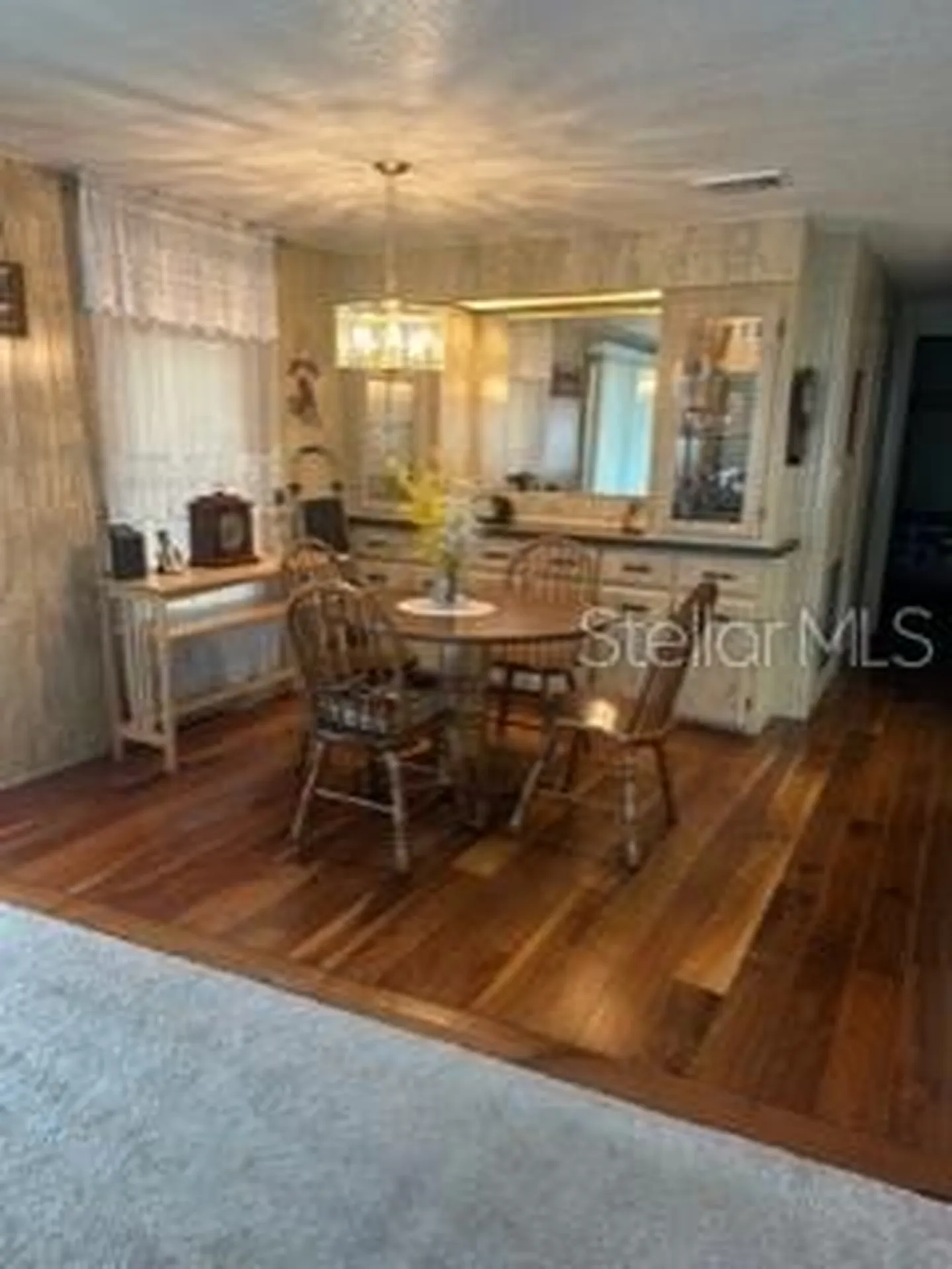 1211 Apache Circle Tavares FL 32778