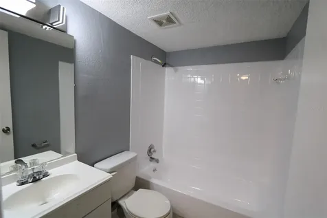1810 E 143rd Avenue Tampa FL 33613