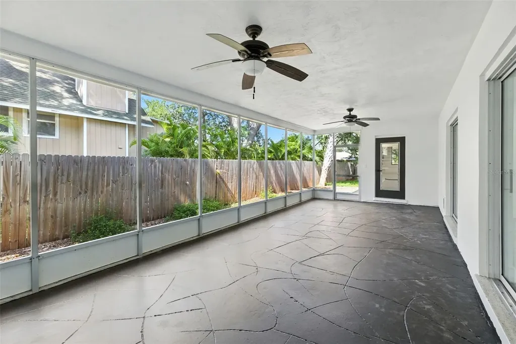 695 Sunset Drive Tarpon Springs FL 34689