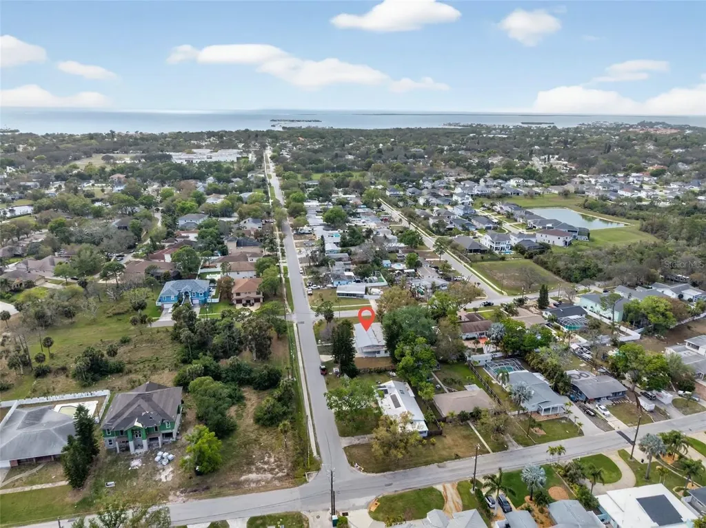 695 Sunset Drive Tarpon Springs FL 34689