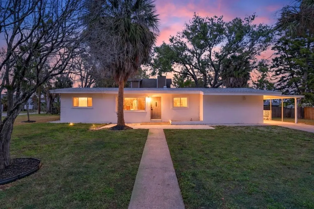 695 Sunset Drive Tarpon Springs FL 34689