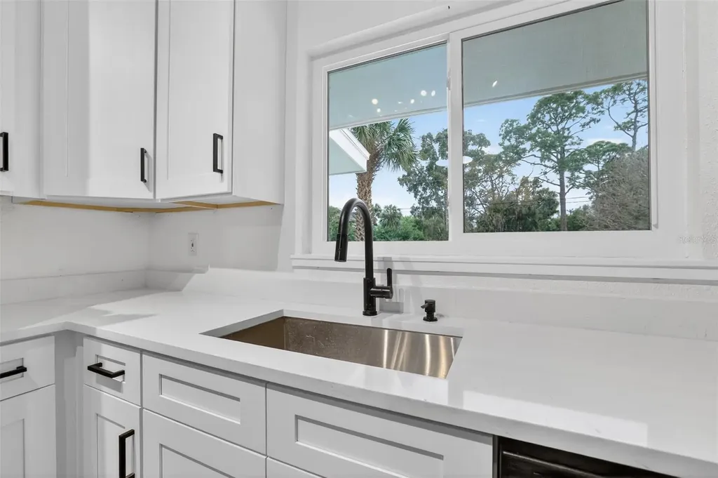 695 Sunset Drive Tarpon Springs FL 34689