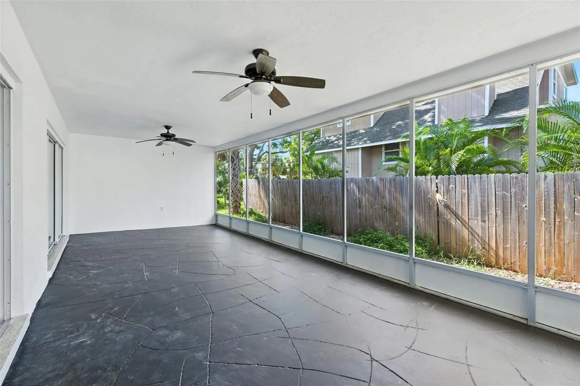 695 Sunset Drive Tarpon Springs FL 34689