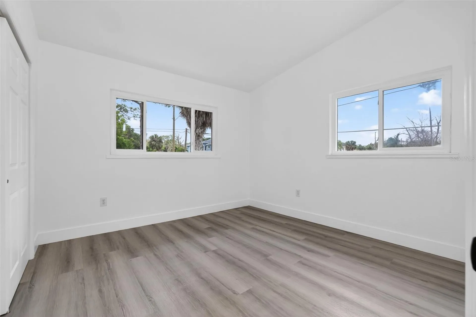 695 Sunset Drive Tarpon Springs FL 34689
