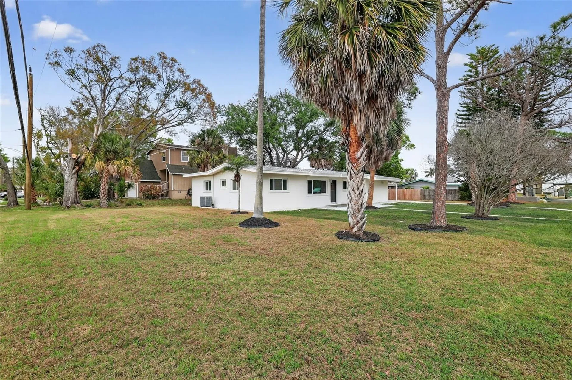 695 Sunset Drive Tarpon Springs FL 34689