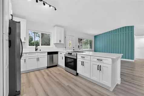 695 Sunset Drive Tarpon Springs FL 34689