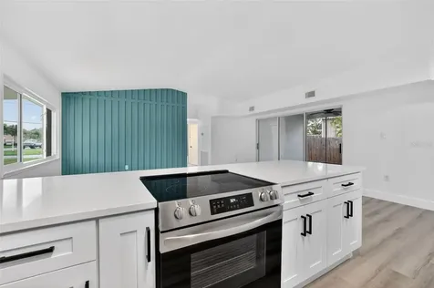 695 Sunset Drive Tarpon Springs FL 34689